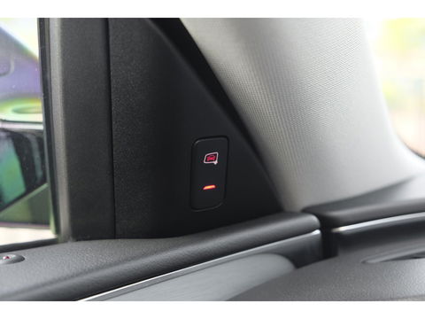 Audi S6 Avant 4.0 TFSI V8 450pk Panoramadak Supersportstoelen B&O 3d Luchtvering Matrix led Black pack