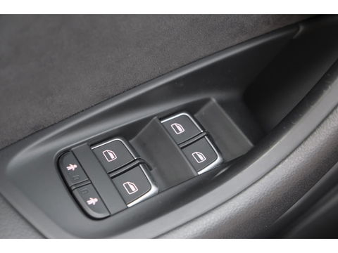 Audi S6 Avant 4.0 TFSI V8 450pk Panoramadak Supersportstoelen B&O 3d Luchtvering Matrix led Black pack