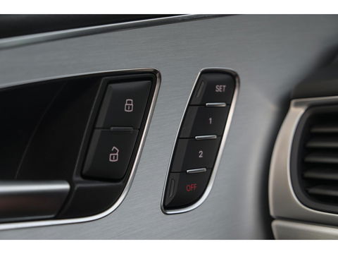 Audi S6 Avant 4.0 TFSI V8 450pk Panoramadak Supersportstoelen B&O 3d Luchtvering Matrix led Black pack
