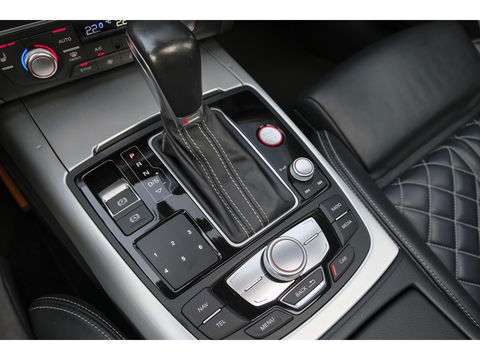 Audi S6 Avant 4.0 TFSI V8 450pk Panoramadak Supersportstoelen B&O 3d Luchtvering Matrix led Black pack