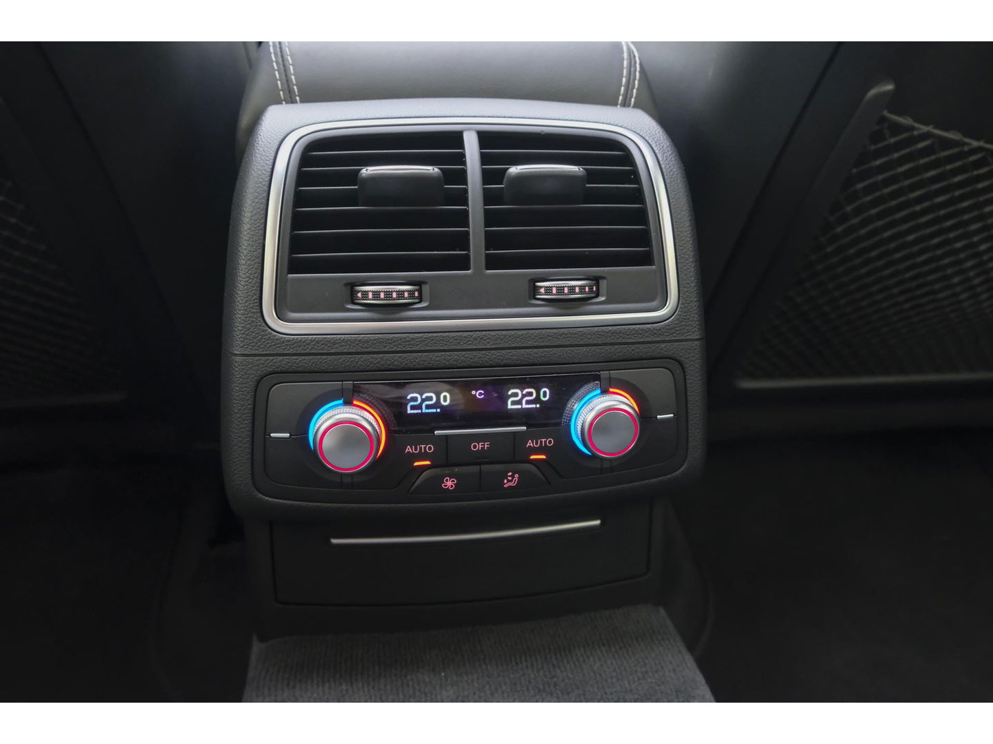 Audi S6 Avant 4.0 TFSI V8 450pk Panoramadak Supersportstoelen B&O 3d Luchtvering Matrix led Black pack