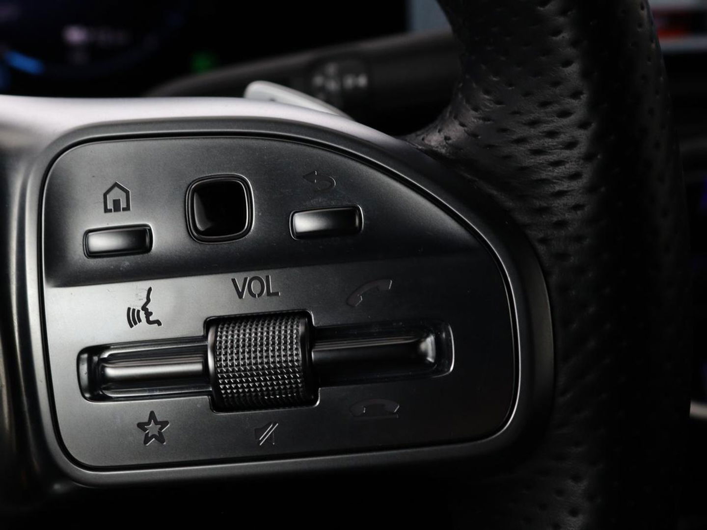 Mercedes-Benz A-Klasse 250 e AMG Line | Widescreen | Camera | Sfeerverlichting | Stoelverwarming | Full-LED | Navigatie | DAB+ | Cruise control