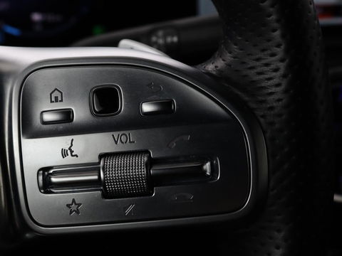 Mercedes-Benz A-Klasse 250 e AMG Line | Widescreen | Camera | Sfeerverlichting | Stoelverwarming | Full-LED | Navigatie | DAB+ | Cruise control