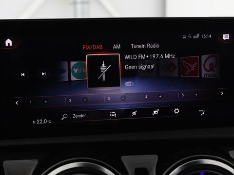 Mercedes-Benz A-Klasse 250 e AMG Line | Widescreen | Camera | Sfeerverlichting | Stoelverwarming | Full-LED | Navigatie | DAB+ | Cruise control