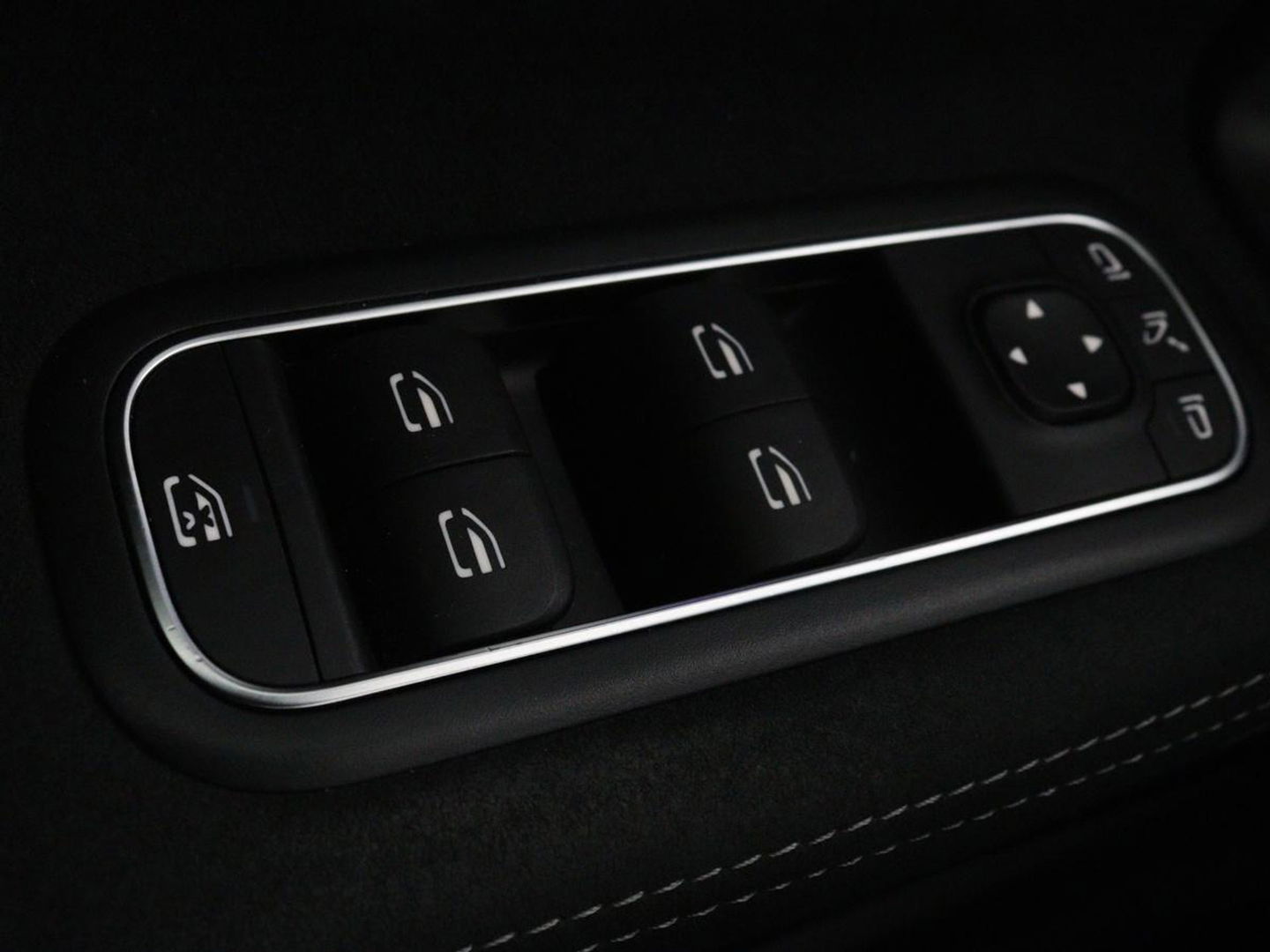 Mercedes-Benz A-Klasse 250 e AMG Line | Widescreen | Camera | Sfeerverlichting | Stoelverwarming | Full-LED | Navigatie | DAB+ | Cruise control