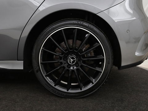 Mercedes-Benz A-Klasse 250 e AMG Line | Widescreen | Camera | Sfeerverlichting | Stoelverwarming | Full-LED | Navigatie | DAB+ | Cruise control