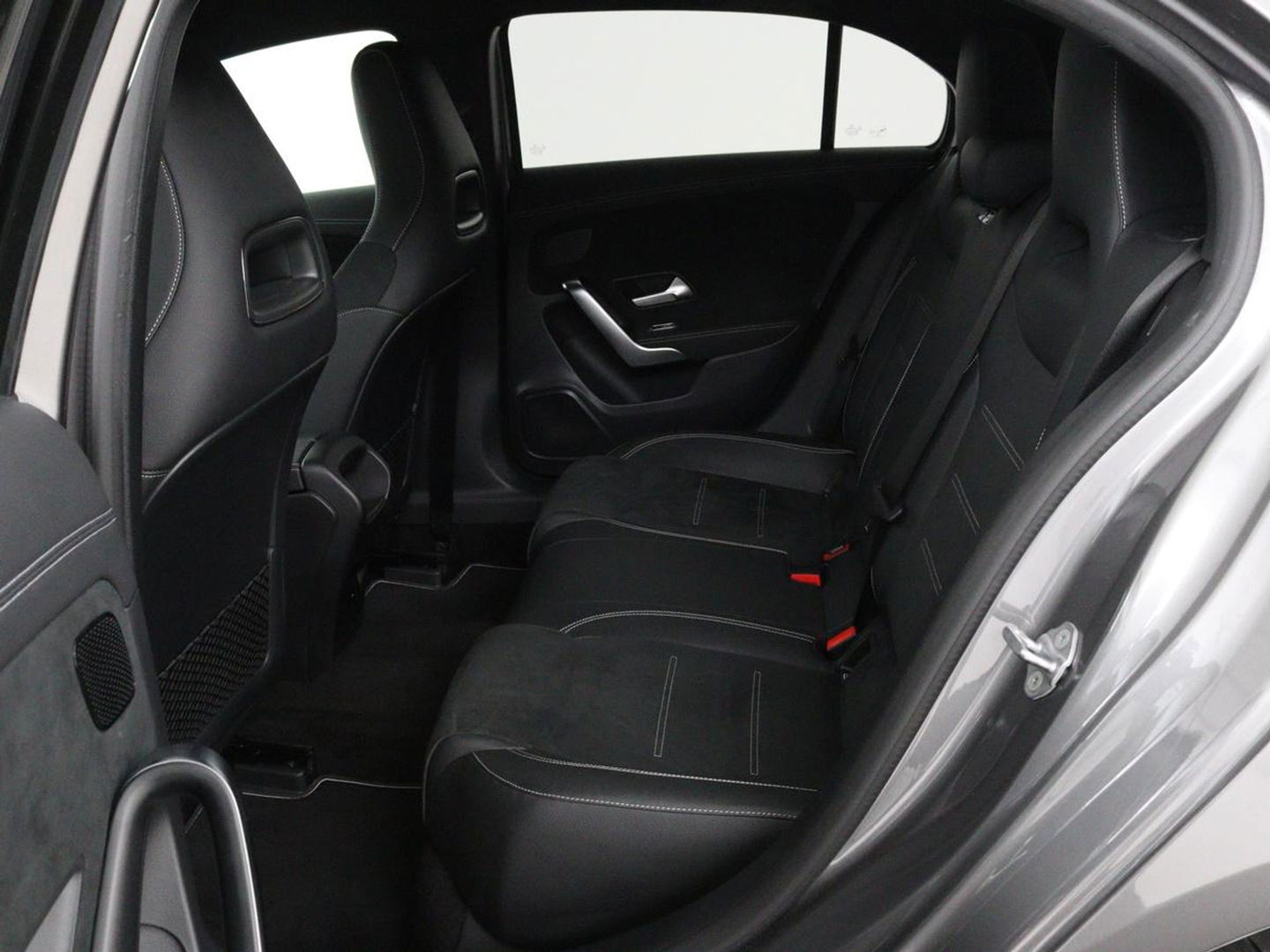 Mercedes-Benz A-Klasse 250 e AMG Line | Widescreen | Camera | Sfeerverlichting | Stoelverwarming | Full-LED | Navigatie | DAB+ | Cruise control