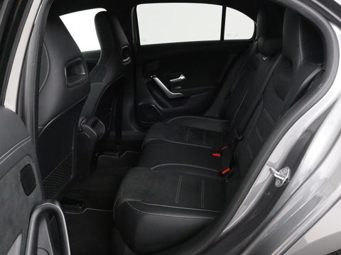 Mercedes-Benz A-Klasse 250 e AMG Line | Widescreen | Camera | Sfeerverlichting | Stoelverwarming | Full-LED | Navigatie | DAB+ | Cruise control