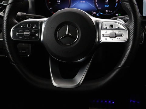 Mercedes-Benz A-Klasse 250 e AMG Line | Widescreen | Camera | Sfeerverlichting | Stoelverwarming | Full-LED | Navigatie | DAB+ | Cruise control