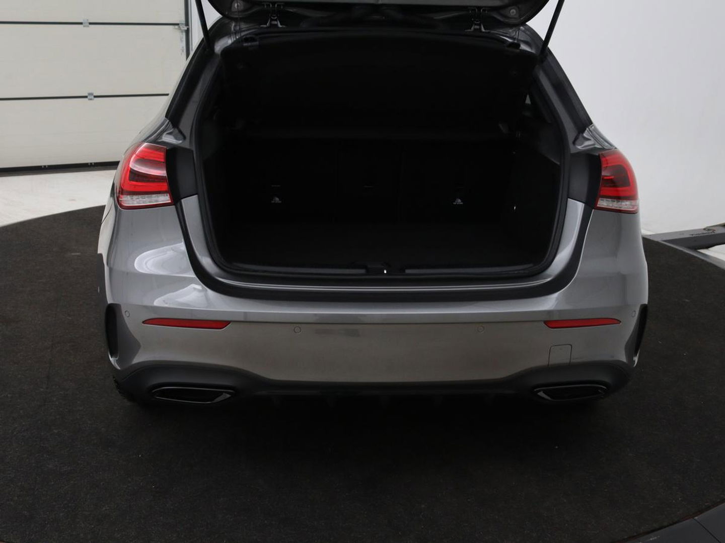 Mercedes-Benz A-Klasse 250 e AMG Line | Widescreen | Camera | Sfeerverlichting | Stoelverwarming | Full-LED | Navigatie | DAB+ | Cruise control