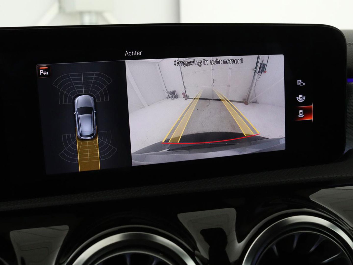 Mercedes-Benz A-Klasse 250 e AMG Line | Widescreen | Camera | Sfeerverlichting | Stoelverwarming | Full-LED | Navigatie | DAB+ | Cruise control