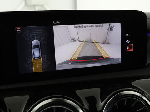 Mercedes-Benz A-Klasse 250 e AMG Line | Widescreen | Camera | Sfeerverlichting | Stoelverwarming | Full-LED | Navigatie | DAB+ | Cruise control