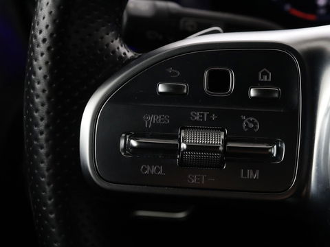Mercedes-Benz A-Klasse 250 e AMG Line | Widescreen | Camera | Sfeerverlichting | Stoelverwarming | Full-LED | Navigatie | DAB+ | Cruise control