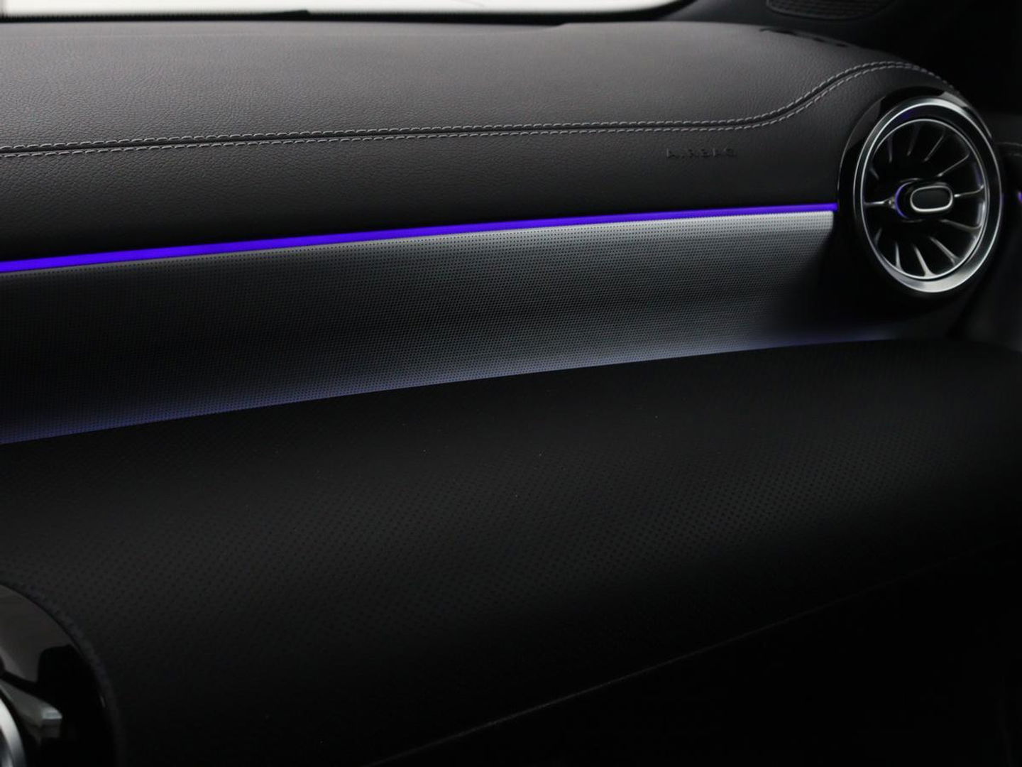 Mercedes-Benz A-Klasse 250 e AMG Line | Widescreen | Camera | Sfeerverlichting | Stoelverwarming | Full-LED | Navigatie | DAB+ | Cruise control