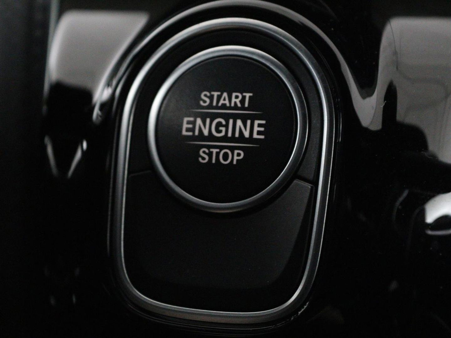 Mercedes-Benz A-Klasse 250 e AMG Line | Widescreen | Camera | Sfeerverlichting | Stoelverwarming | Full-LED | Navigatie | DAB+ | Cruise control