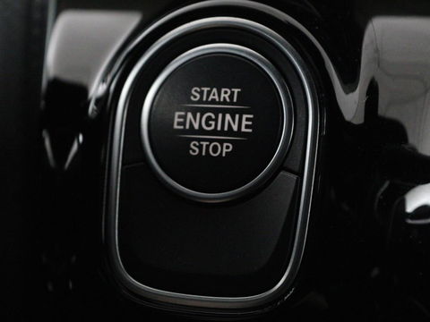 Mercedes-Benz A-Klasse 250 e AMG Line | Widescreen | Camera | Sfeerverlichting | Stoelverwarming | Full-LED | Navigatie | DAB+ | Cruise control
