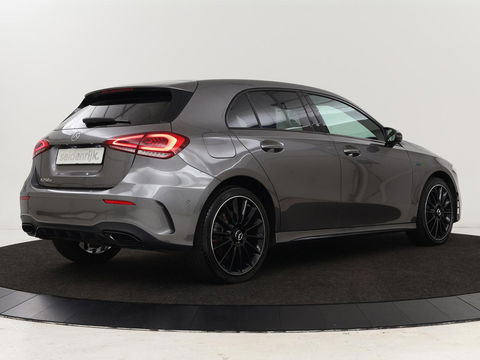 Mercedes-Benz A-Klasse 250 e AMG Line | Widescreen | Camera | Sfeerverlichting | Stoelverwarming | Full-LED | Navigatie | DAB+ | Cruise control