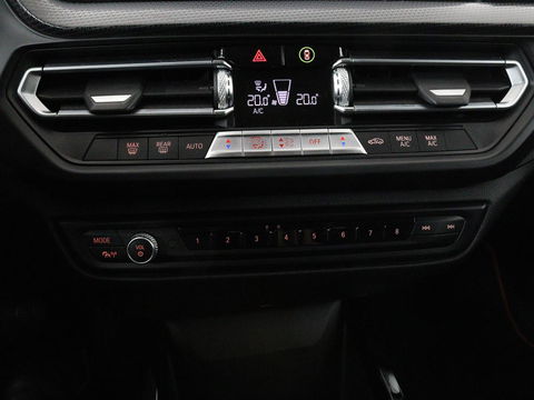 BMW 2 Serie Gran Coupé 218i Executive | Panoramadak | Carplay | Cruise control | Sportstoelen | Sfeerverlichting | LED | Navigatie