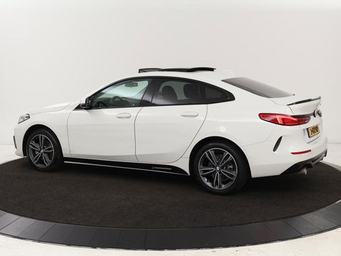 BMW 2 Serie Gran Coupé 218i Executive | Panoramadak | Carplay | Cruise control | Sportstoelen | Sfeerverlichting | LED | Navigatie