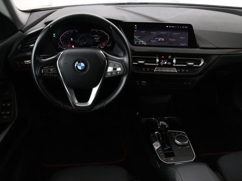 BMW 2 Serie Gran Coupé 218i Executive | Panoramadak | Carplay | Cruise control | Sportstoelen | Sfeerverlichting | LED | Navigatie