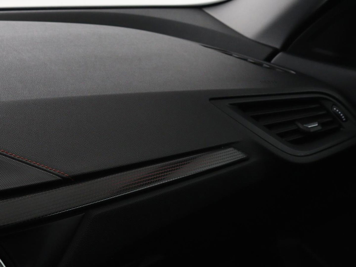 BMW 2 Serie Gran Coupé 218i Executive | Panoramadak | Carplay | Cruise control | Sportstoelen | Sfeerverlichting | LED | Navigatie