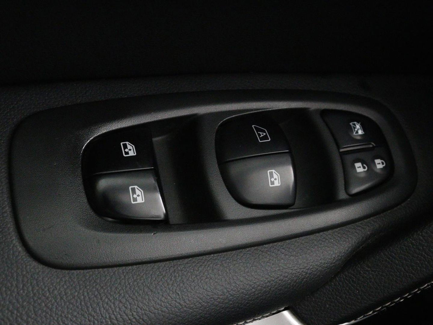 Renault Kadjar 1.2 TCe Bose | 1e eigenaar | Leder | Stoelverwarming | Camera | Cruise control | Trekhaak | Sfeerverlichting | Navigatie | LED