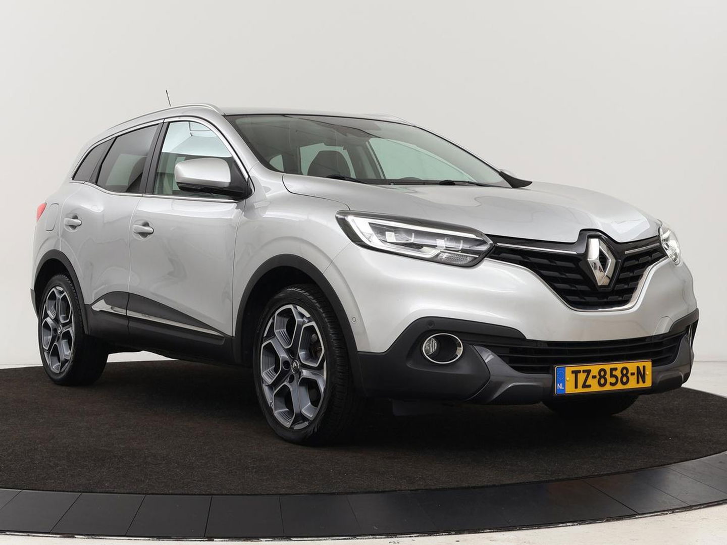 Renault Kadjar 1.2 TCe Bose | 1e eigenaar | Leder | Stoelverwarming | Camera | Cruise control | Trekhaak | Sfeerverlichting | Navigatie | LED