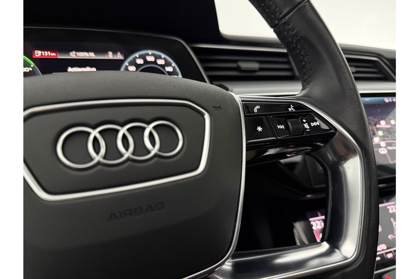Audi e-tron 50 Quattro Launch edition plus 71 kWh 313PK Pano LED Virtual Memory Carplay Clima Cruise Navi PDC 20''LMV