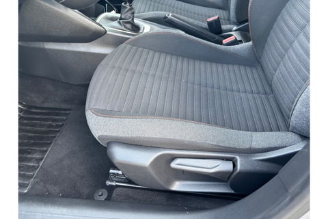Peugeot 208 1.2 PT ACTIVE PACK NAVI AIRCO/ECC PDC