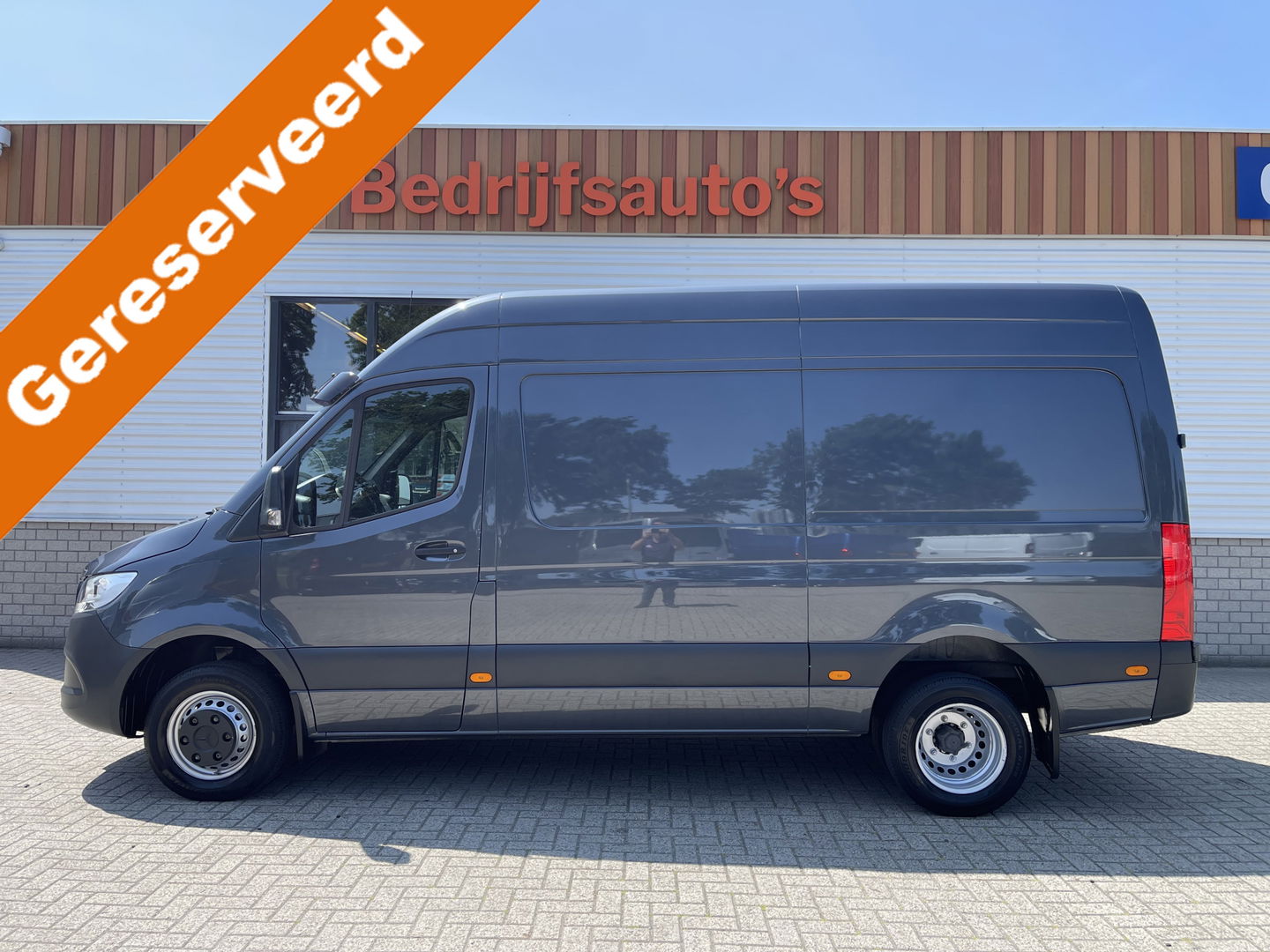 Mercedes-Benz Sprinter 516 2.2 CDI L2H2 dubbellucht / vaste prijs rijklaar € 26.950 ex btw / lease vanaf € 440 / euro 6 / bpm vrij / tegen een meerprijs kunnen wij een trekhaak 3500 kg monteren !