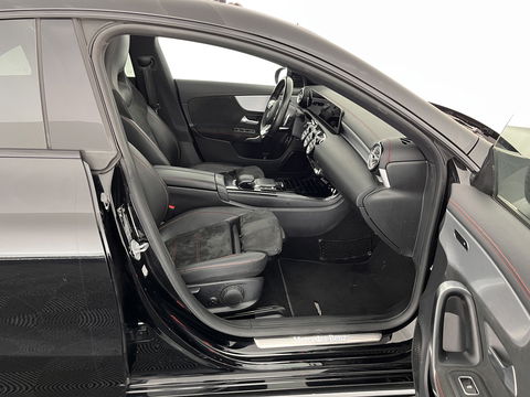 Mercedes-Benz CLA-Klasse 180 d Business Solution AMG Aut. *PANO | WIDE-SCREEN-COCKPIT | FULL-LED | AMBIENT-LIGHT | LEATHER-MICROFIBRE | CAMERA | NAVI-FULLMAP | ECC | PDC | CRUISE | SPORT-SEATS | 18"ALU*