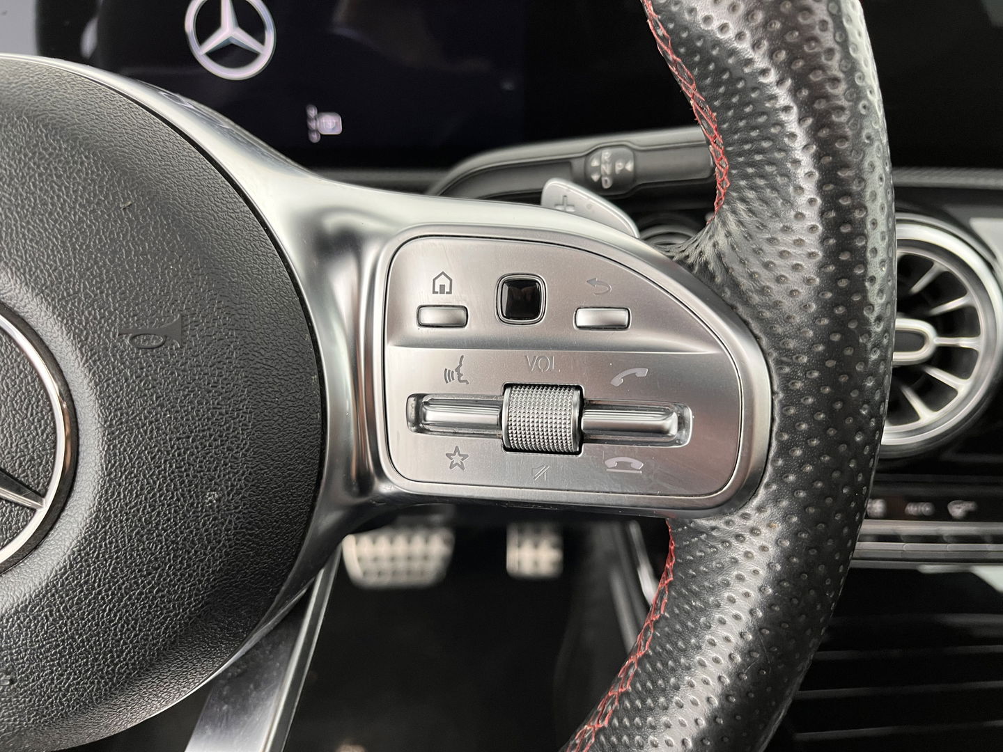 Mercedes-Benz CLA-Klasse 180 d Business Solution AMG Aut. *PANO | WIDE-SCREEN-COCKPIT | FULL-LED | AMBIENT-LIGHT | LEATHER-MICROFIBRE | CAMERA | NAVI-FULLMAP | ECC | PDC | CRUISE | SPORT-SEATS | 18"ALU*