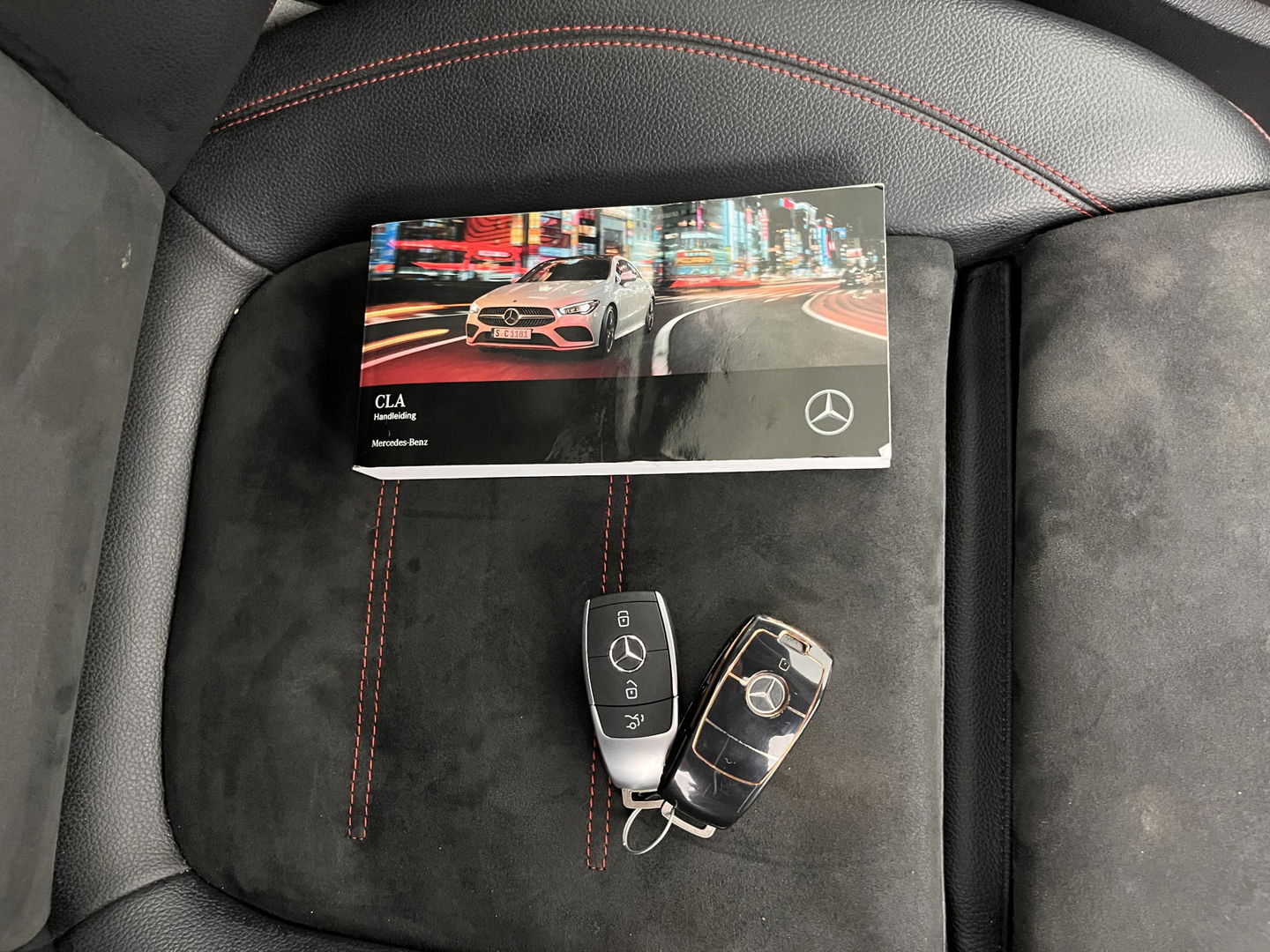 Mercedes-Benz CLA-Klasse 180 d Business Solution AMG Aut. *PANO | WIDE-SCREEN-COCKPIT | FULL-LED | AMBIENT-LIGHT | LEATHER-MICROFIBRE | CAMERA | NAVI-FULLMAP | ECC | PDC | CRUISE | SPORT-SEATS | 18"ALU*