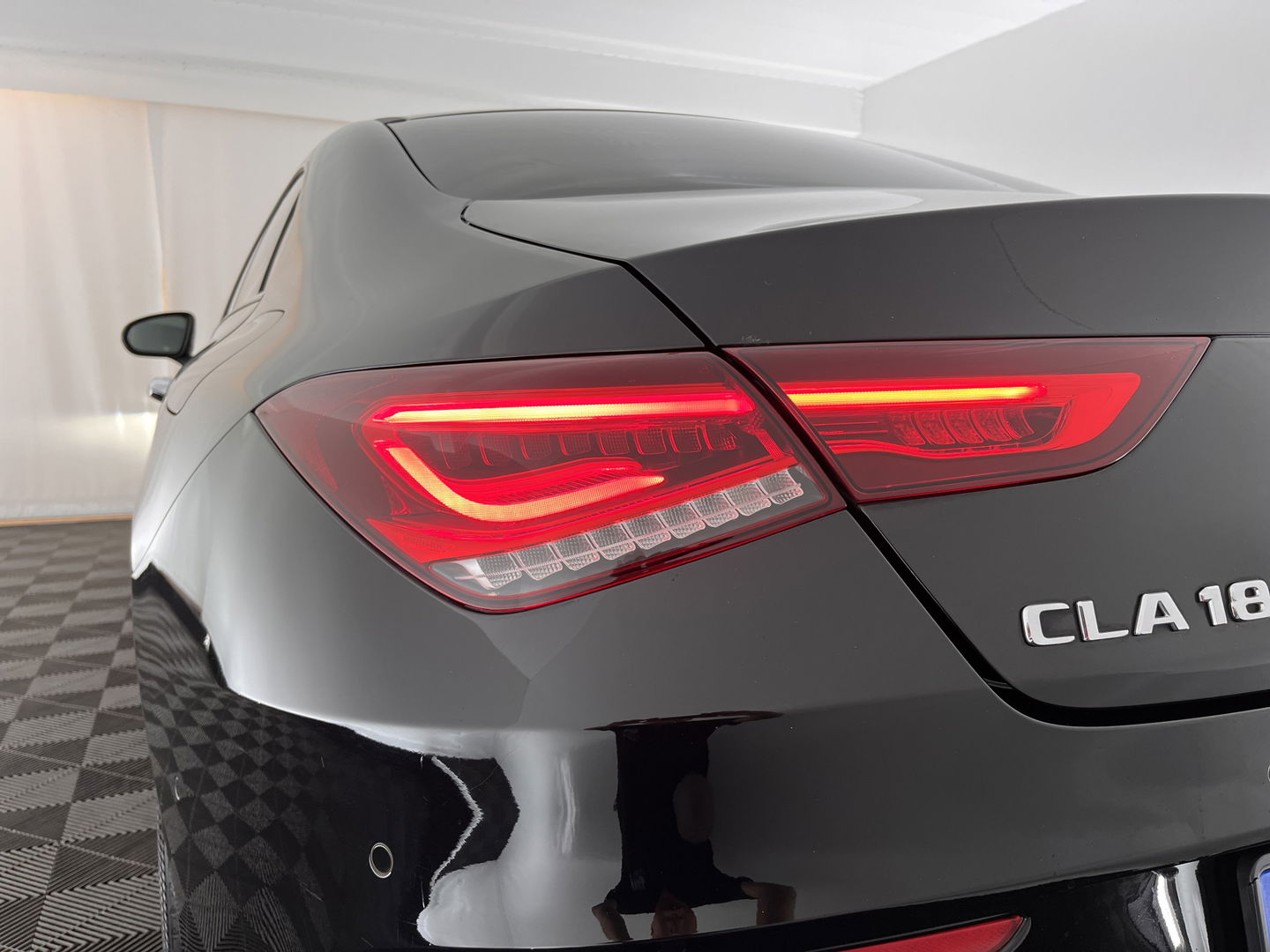 Mercedes-Benz CLA-Klasse 180 d Business Solution AMG Aut. *PANO | WIDE-SCREEN-COCKPIT | FULL-LED | AMBIENT-LIGHT | LEATHER-MICROFIBRE | CAMERA | NAVI-FULLMAP | ECC | PDC | CRUISE | SPORT-SEATS | 18"ALU*
