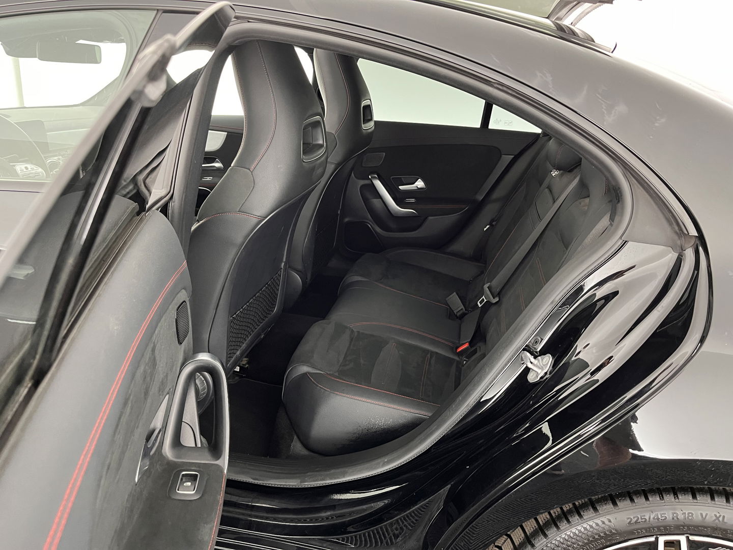 Mercedes-Benz CLA-Klasse 180 d Business Solution AMG Aut. *PANO | WIDE-SCREEN-COCKPIT | FULL-LED | AMBIENT-LIGHT | LEATHER-MICROFIBRE | CAMERA | NAVI-FULLMAP | ECC | PDC | CRUISE | SPORT-SEATS | 18"ALU*