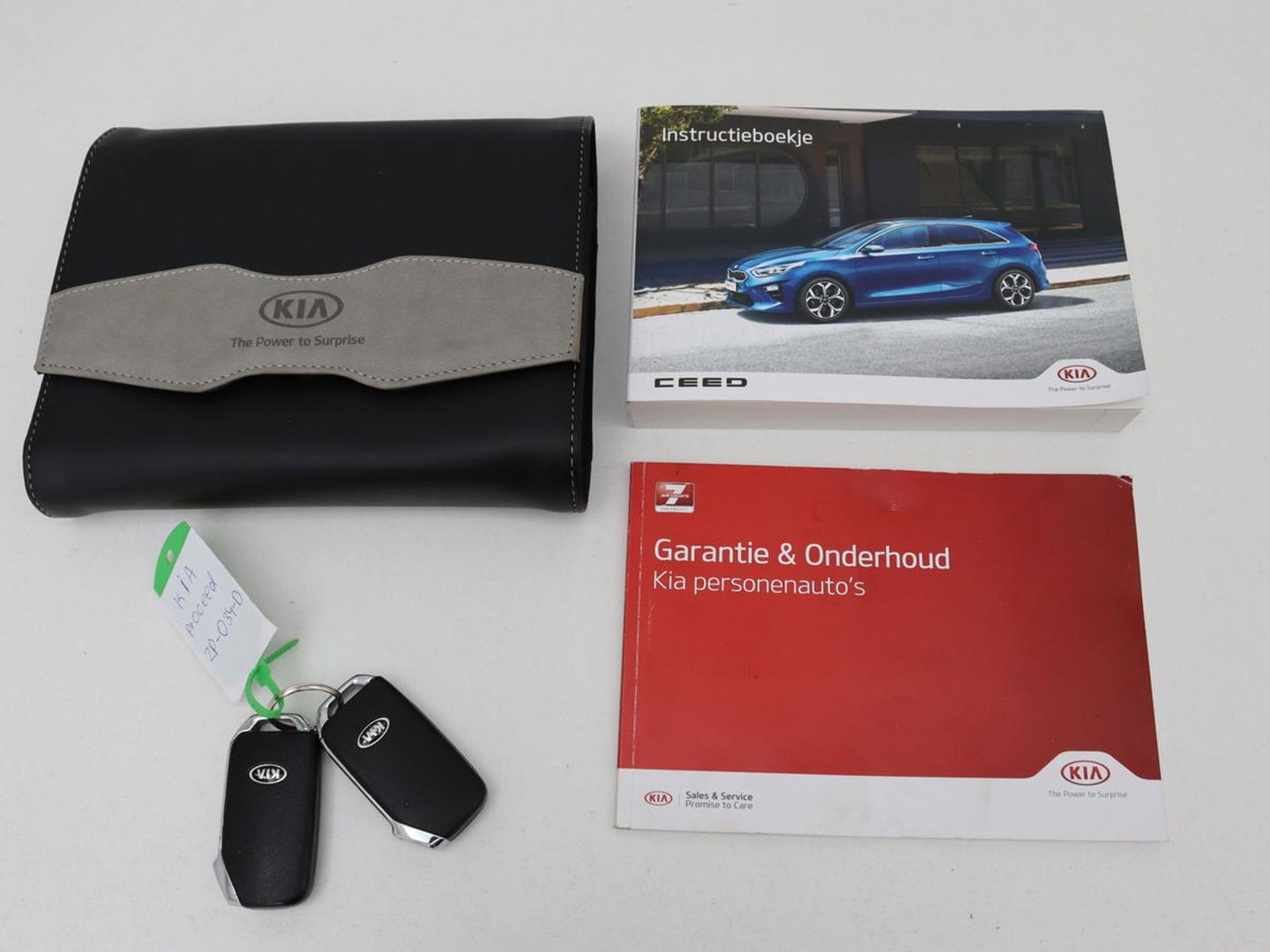 Kia ProCeed 1.4 T-GDI GT-PlusLine | Panoramadak | Stoel & stuurverwarming | Camera | Carplay | Keyless | Memory | JBL
