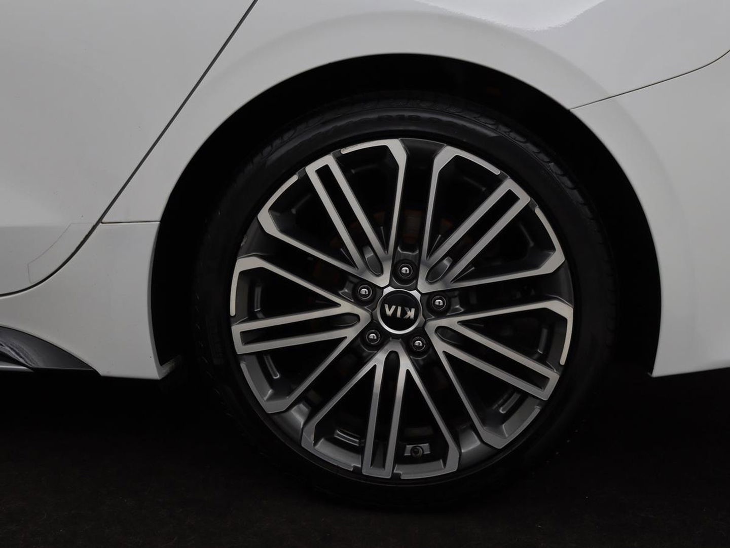 Kia ProCeed 1.4 T-GDI GT-PlusLine | Panoramadak | Stoel & stuurverwarming | Camera | Carplay | Keyless | Memory | JBL