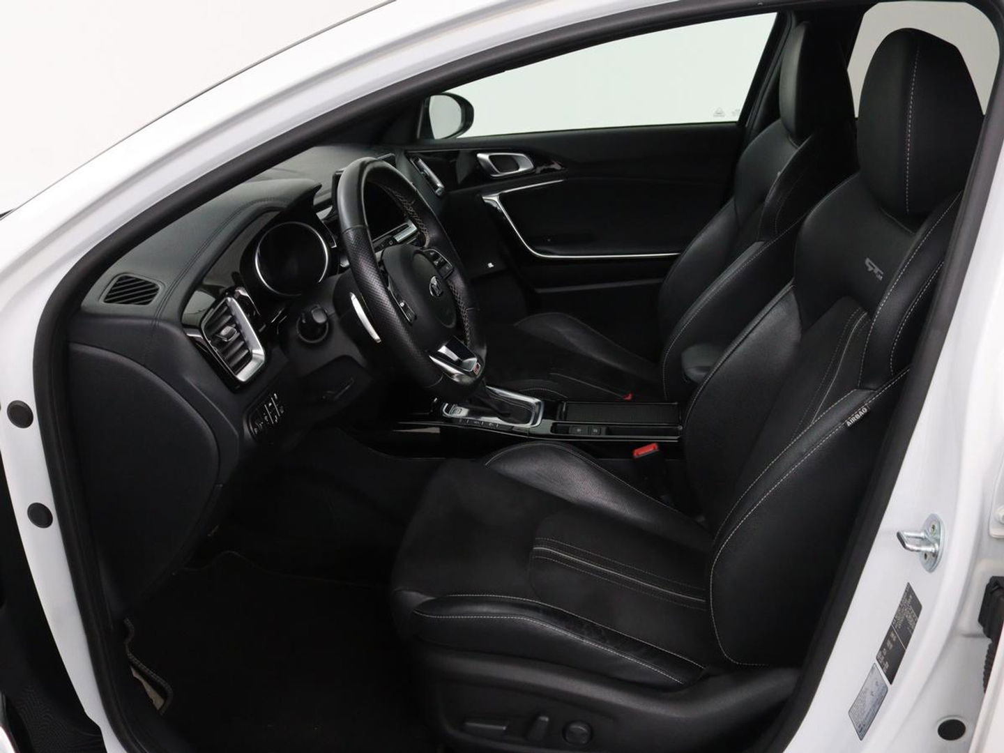 Kia ProCeed 1.4 T-GDI GT-PlusLine | Panoramadak | Stoel & stuurverwarming | Camera | Carplay | Keyless | Memory | JBL
