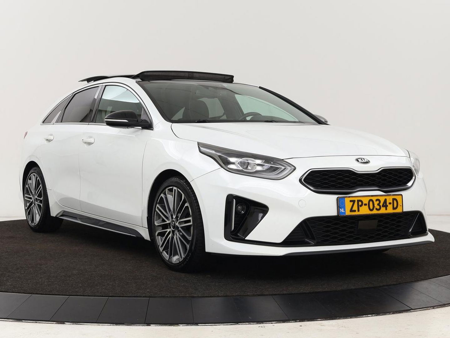 Kia ProCeed 1.4 T-GDI GT-PlusLine | Panoramadak | Stoel & stuurverwarming | Camera | Carplay | Keyless | Memory | JBL