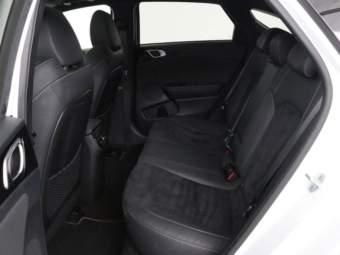 Kia ProCeed 1.4 T-GDI GT-PlusLine | Panoramadak | Stoel & stuurverwarming | Camera | Carplay | Keyless | Memory | JBL