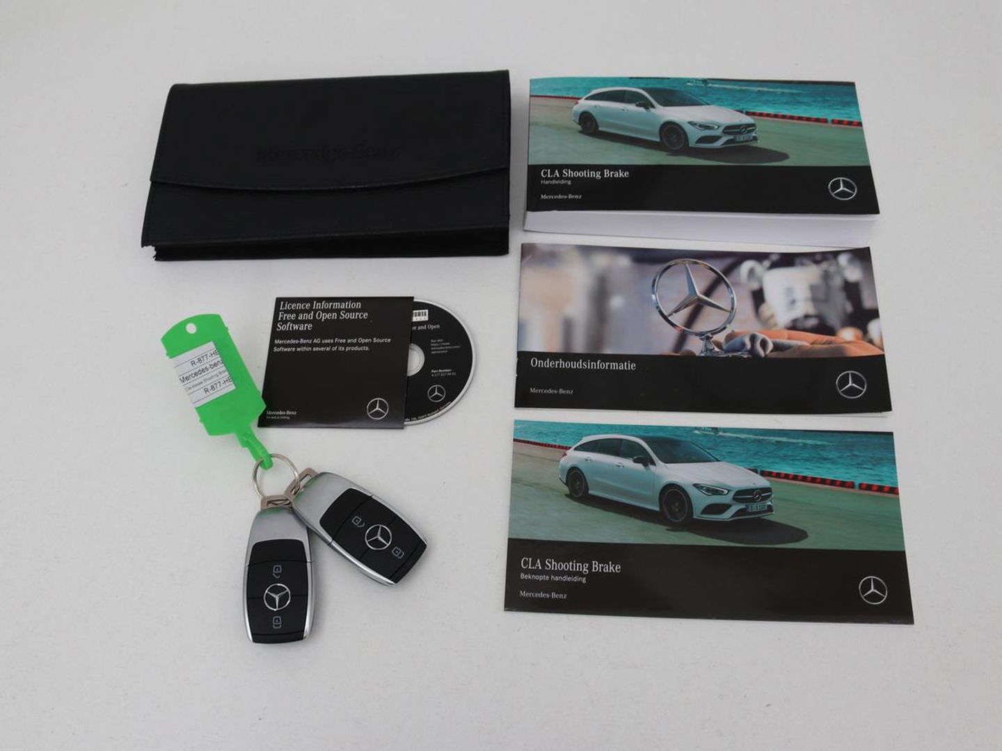 Mercedes-Benz CLA-Klasse Shooting Brake 180 Luxury Line | Camera | Leder | Sfeerverlichting | Stoelverwarming | Adaptive cruise | Navigatie | LED
