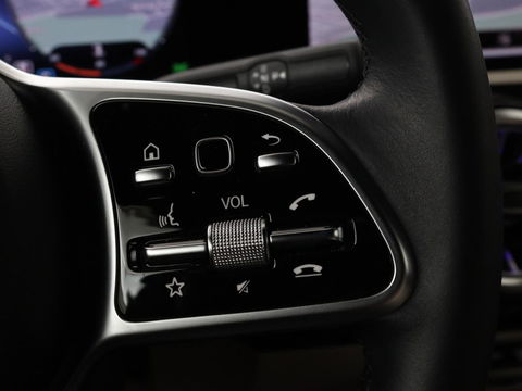 Mercedes-Benz CLA-Klasse Shooting Brake 180 Luxury Line | Camera | Leder | Sfeerverlichting | Stoelverwarming | Adaptive cruise | Navigatie | LED