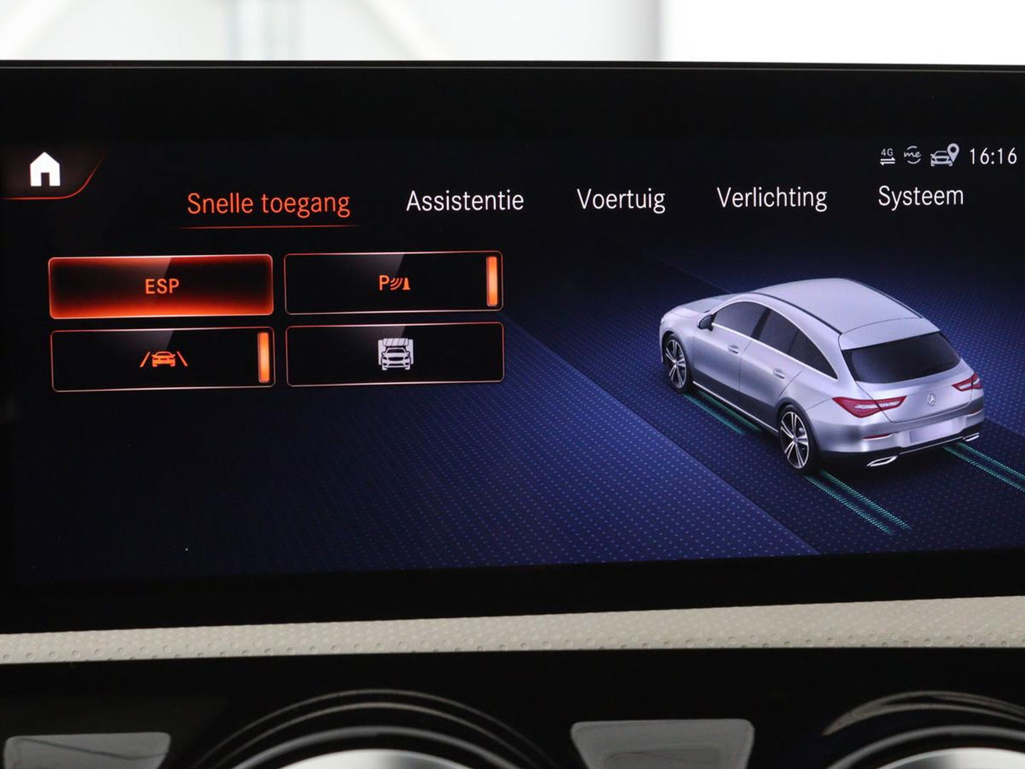 Mercedes-Benz CLA-Klasse Shooting Brake 180 Luxury Line | Camera | Leder | Sfeerverlichting | Stoelverwarming | Adaptive cruise | Navigatie | LED