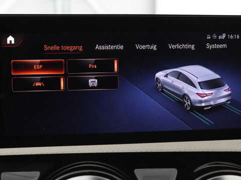 Mercedes-Benz CLA-Klasse Shooting Brake 180 Luxury Line | Camera | Leder | Sfeerverlichting | Stoelverwarming | Adaptive cruise | Navigatie | LED