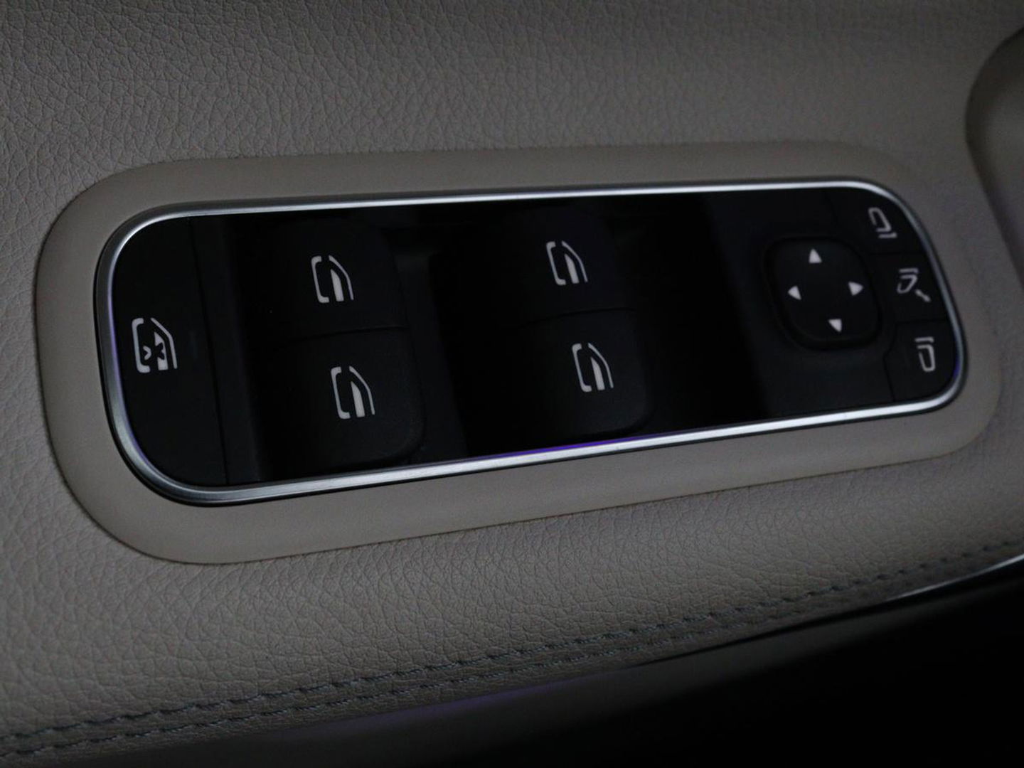 Mercedes-Benz CLA-Klasse Shooting Brake 180 Luxury Line | Camera | Leder | Sfeerverlichting | Stoelverwarming | Adaptive cruise | Navigatie | LED