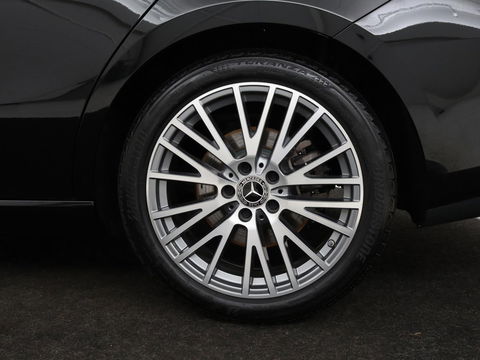 Mercedes-Benz CLA-Klasse Shooting Brake 180 Luxury Line | Camera | Leder | Sfeerverlichting | Stoelverwarming | Adaptive cruise | Navigatie | LED
