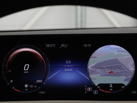 Mercedes-Benz CLA-Klasse Shooting Brake 180 Luxury Line | Camera | Leder | Sfeerverlichting | Stoelverwarming | Adaptive cruise | Navigatie | LED
