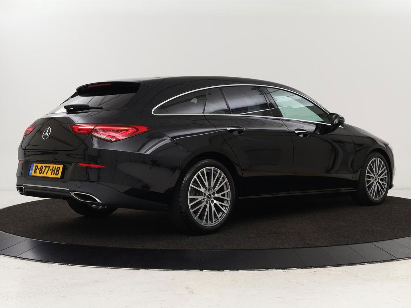 Mercedes-Benz CLA-Klasse Shooting Brake 180 Luxury Line | Camera | Leder | Sfeerverlichting | Stoelverwarming | Adaptive cruise | Navigatie | LED