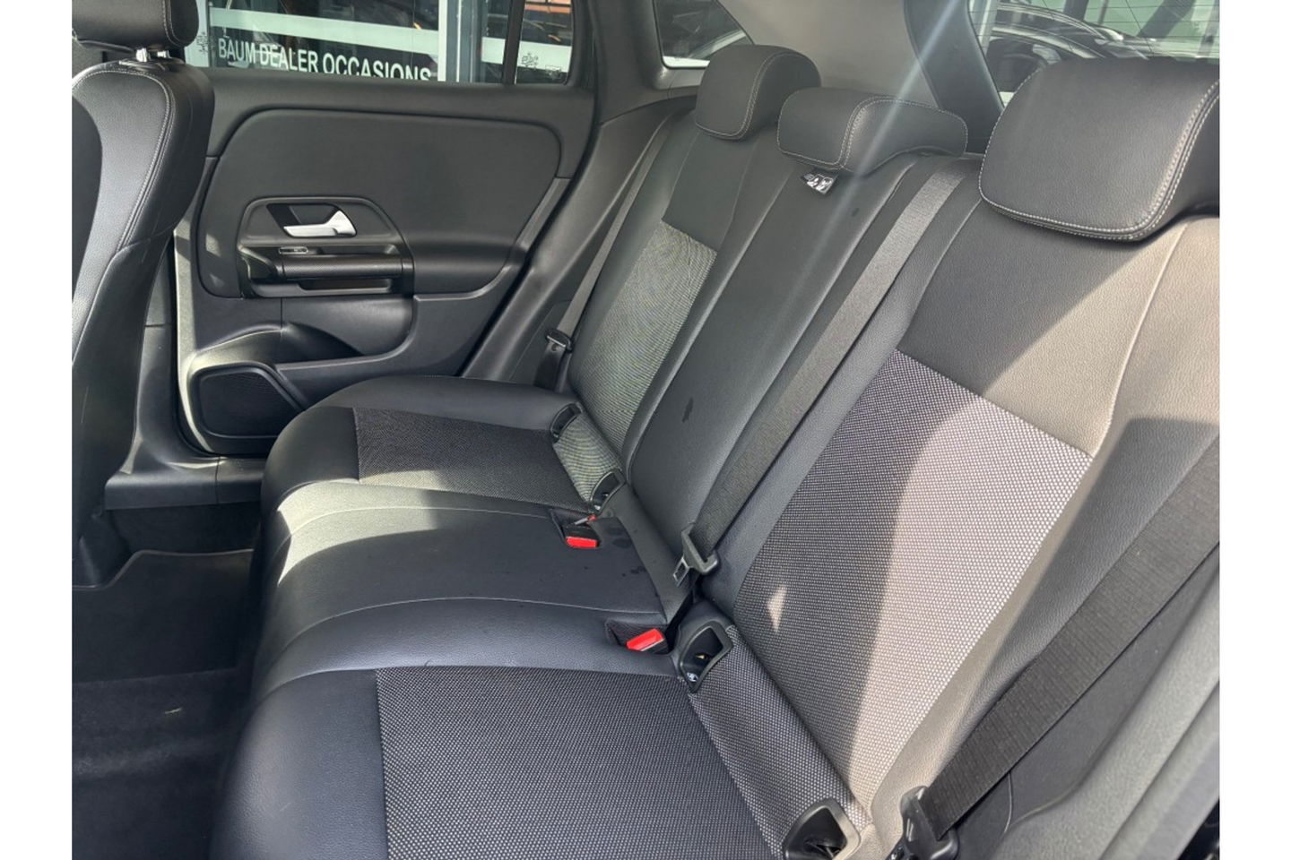 Mercedes-Benz GLA 200 BUSINESS LUXURY 163PK AUTOMAAT AIRCO PDC CAMERA