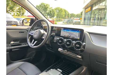 Mercedes-Benz GLA 200 BUSINESS LUXURY 163PK AUTOMAAT AIRCO PDC CAMERA